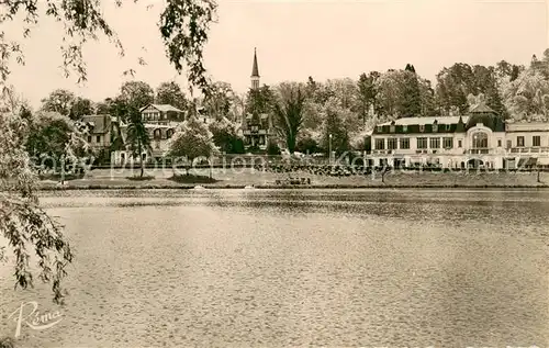 Bagnoles de l_Orne Aux bords du lac Bagnoles de l_Orne