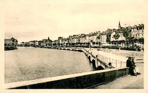 AK / Ansichtskarte Trouville Deauville La Reine des Plages La Touques et les Quais Trouville Deauville