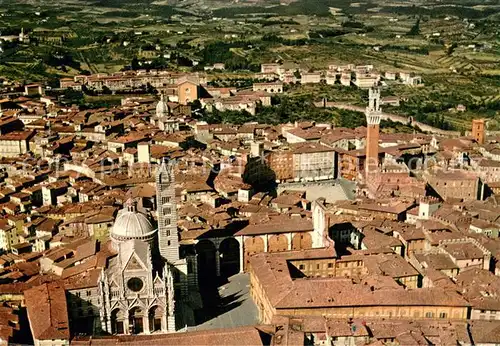 AK / Ansichtskarte Siena Il Duomo e il Palazzo Pubblico veduta aerea Siena