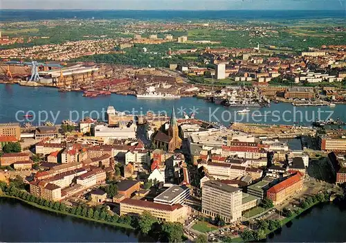 AK / Ansichtskarte Kiel Fliegeraufnahme Innenstadt mit Werften und Ostufer Kiel