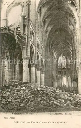 AK / Ansichtskarte Soissons_Aisne Vue interieure de la cathedrale Ruines Grande Guerre Truemmer 1. Weltkrieg Soissons Aisne