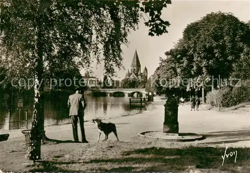 AK / Ansichtskarte Metz_Moselle Les rives de la Moselle et le temple Metz_Moselle