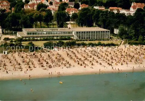 AK / Ansichtskarte Timmendorfer_Strand Fliegeraufnahme Strand Schwimmhalle Timmendorfer_Strand