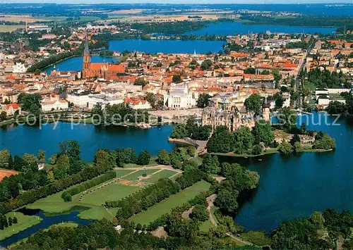 AK / Ansichtskarte Schwerin_Mecklenburg Fliegeraufnahme mit Schlosspark und Schloss Kreuzkanal Schwerin_Mecklenburg