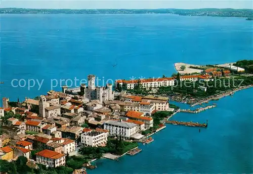 AK / Ansichtskarte Sirmione_Lago_di_Garda Fliegeraufnahme Sirmione_Lago_di_Garda