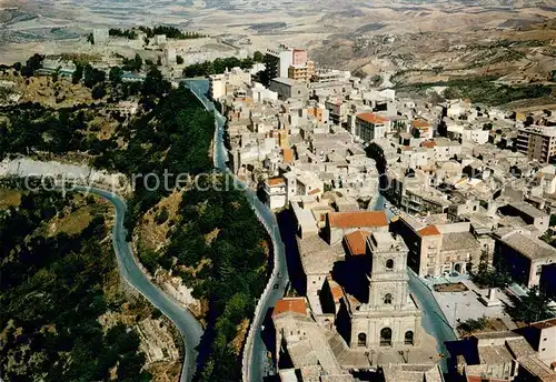 AK / Ansichtskarte Enna Panorama dall aerea in primo piano il Duomo Enna