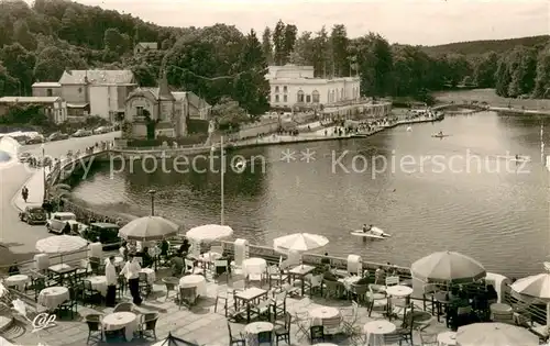 AK / Ansichtskarte Bagnoles de l_Orne Vue sur le Lac et le Casino Bagnoles de l_Orne