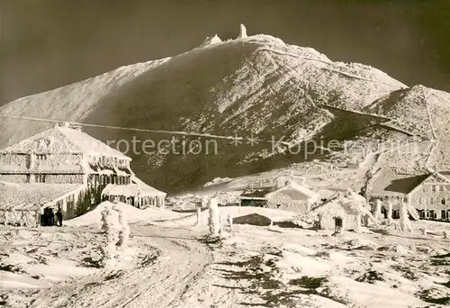 AK / Ansichtskarte Schneekoppe_Snezka mit Schlesierhaus und Riesenbaude im Winter Serie Schoenes Deutschland Schneekoppe Snezka