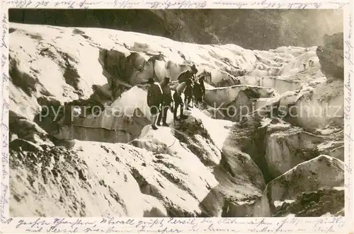 AK / Ansichtskarte Chamonix Traversee de la mer de glace Bergsteiger Gletscherwelt Chamonix