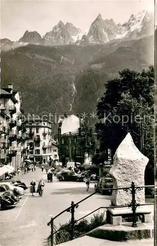 AK / Ansichtskarte Chamonix Place de l Eglise et les aiguilles Alpes Chamonix