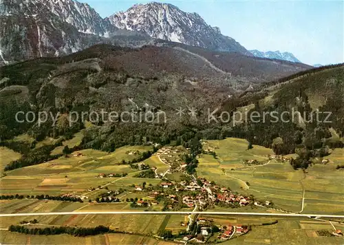 AK / Ansichtskarte Aufham_Anger gegen Staufengebirge mit Zwiesel Berchtesgadener Alpen Fliegeraufnahme Aufham Anger