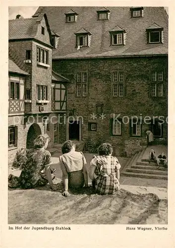 AK / Ansichtskarte Bacharach_Rhein Im Hof der Jugendburg Stahleck Jahrweiser Deutsches Wandern 1956 Bacharach Rhein