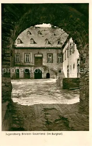 AK / Ansichtskarte Bilstein_Sauerland Jugendburg Burghof Bilstein_Sauerland