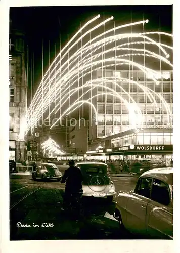 AK / Ansichtskarte Essen_Ruhr Stadt im Licht Automobile Nachtaufnahme Essen_Ruhr