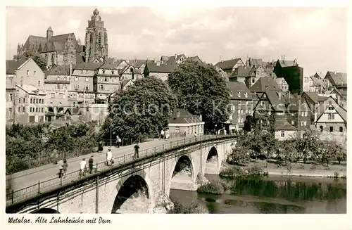 AK / Ansichtskarte Wetzlar Alte Lahnbruecke mit Blick zum Dom Wetzlar