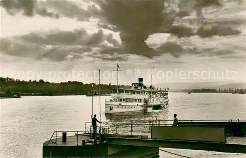 AK / Ansichtskarte Biebrich_Wiesbaden Anlegestelle mit Schiff Biebrich_Wiesbaden