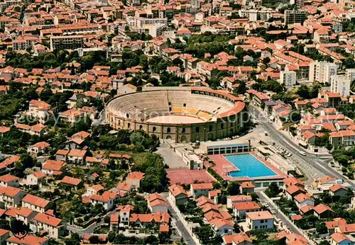 AK / Ansichtskarte Beziers Vue generale aerienne partielle sur la ville avec piscine et les Arenes Beziers