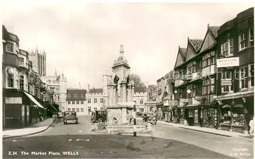 AK / Ansichtskarte Wells_Mendip_Sommerset The Market Place und Red Lion Hotel 