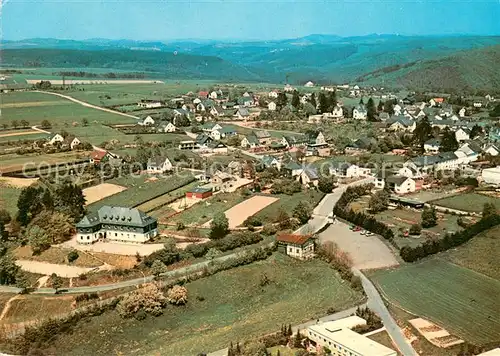 AK / Ansichtskarte Manderscheid_Eifel Fliegeraufnahme Teilansicht m. Jugendherberge Manderscheid Eifel