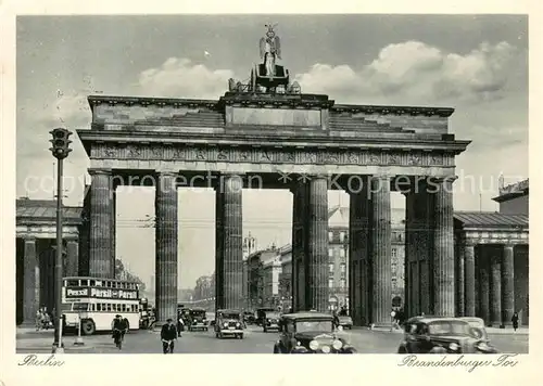 AK / Ansichtskarte Berlin Brandenburger Tor m. Verkehr Berlin