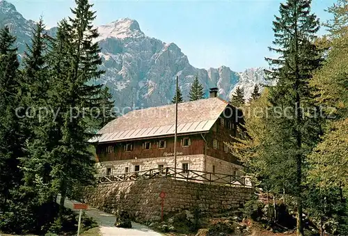 AK / Ansichtskarte Triglav_Berg Aljazev dom v ozadju Triglav Triglav_Berg