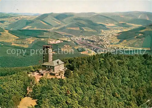 AK / Ansichtskarte Kirchhundem Aussichtsturm Hohe Bracht Fliegeraufnahme Kirchhundem