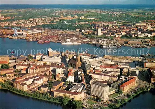 AK / Ansichtskarte Kiel Innenstadt mit Werften und Ostufer Fliegeraufnahme Kiel