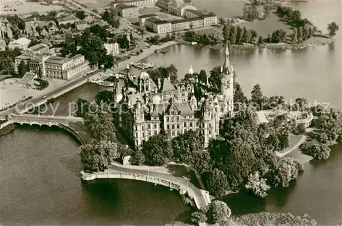 AK / Ansichtskarte Schwerin__Mecklenburg Schloss Fliegeraufnahme 