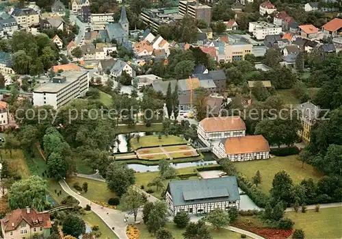 AK / Ansichtskarte Bad_Sassendorf Thermal Solebad mit Kurpark Schloss Hof Hueck Fliegeraufnahme Bad_Sassendorf