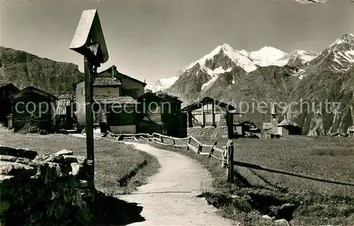 AK / Ansichtskarte Graechen_VS Dorfpartie mit Brunegghorn Weisshorn Bieshorn Graechen_VS