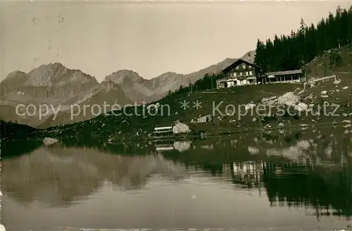 AK / Ansichtskarte Oeschinensee mit Hotel und Lohner Oeschinensee