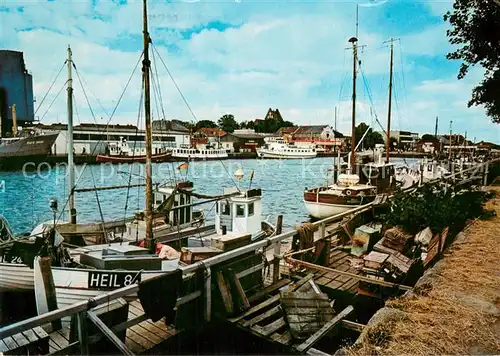 AK / Ansichtskarte Heiligenhafen_Ostseebad Hafen Fischkutter Heiligenhafen_Ostseebad