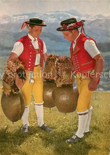 AK / Ansichtskarte Appenzell_IR Sennen in Festtracht beim Schellenschuetten Appenzell IR