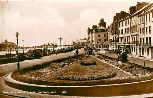 AK / Ansichtskarte Eastbourne Marine Parade and Pier Eastbourne