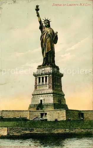 AK / Ansichtskarte New_York_City Statue of Liberty New_York_City