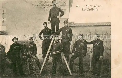 AK / Ansichtskarte Militaria_Soldatenleben A la Caserne La Culbute Militaria_Soldatenleben