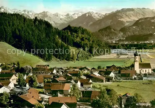 AK / Ansichtskarte Altstaedten_Allgaeu Ortsansicht mit Kirche Panorama Allgaeuer Hochgebirge Altstaedten_Allgaeu