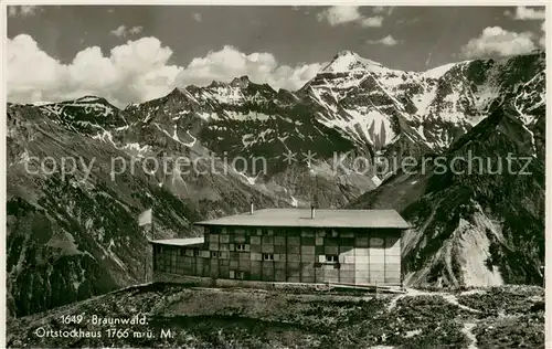 AK / Ansichtskarte Braunwald_GL Ortstock Skihaus mit Ortstock Braunwald GL