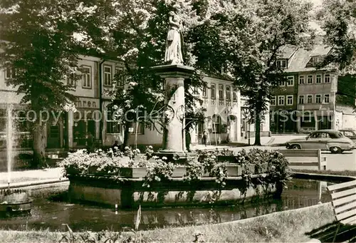 AK / Ansichtskarte Schleusingen Markt m. HOG Frieden u. Brunnen Schleusingen