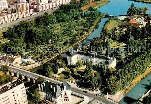 AK / Ansichtskarte Montargis_45 Vue aerienne Hotel de ville et lerdin Durzy entoures par Loing et le canal de Briare 