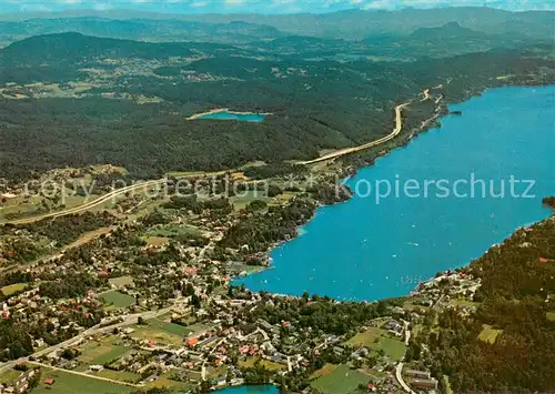 AK / Ansichtskarte Velden_Woerthersee Kur  und Badeort im Hintergrund Forstsee Velden Woerthersee