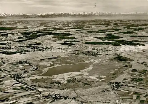 AK / Ansichtskarte Bad_Buchau_Federsee Fliegeraufnahme mit Voralpenlandschaft Bad_Buchau_Federsee