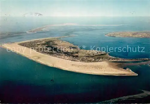 AK / Ansichtskarte Amrum Fliegeraufnahme Badestrand m. Foehr u. Sylt Amrum