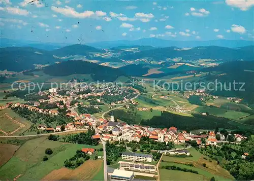 AK / Ansichtskarte Perlesreut Fliegeraufnahme Gesamtansicht im Bayerischen Wald Perlesreut