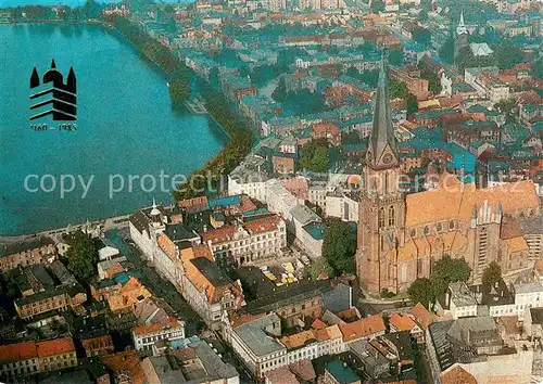 AK / Ansichtskarte Schwerin__Mecklenburg Fliegeraufnahme mit Kirche 