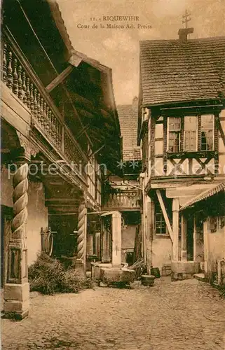 AK / Ansichtskarte Riquewihr_Haut_Rhin Cour de la Maison Ad. Preiss Riquewihr_Haut_Rhin