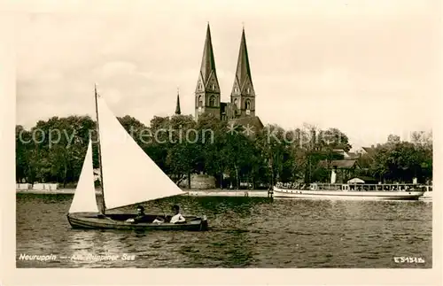 AK / Ansichtskarte Neuruppin Bootspartie am Ruppiner See mit Kirche Neuruppin