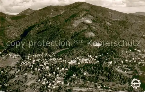 AK / Ansichtskarte Badenweiler Fliegeraufnahme Gesamtansicht m. Hochblauen Badenweiler