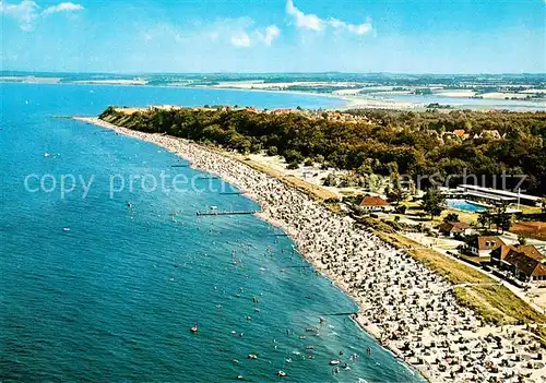 AK / Ansichtskarte Hohwacht_Ostseebad Fliegeraufnahme Strand Panorama Hohwacht_Ostseebad