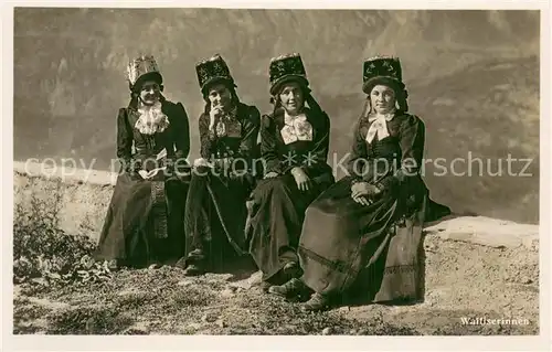 AK / Ansichtskarte Wallis_Valais_Kanton Walliserinnen in Tracht Wallis_Valais_Kanton